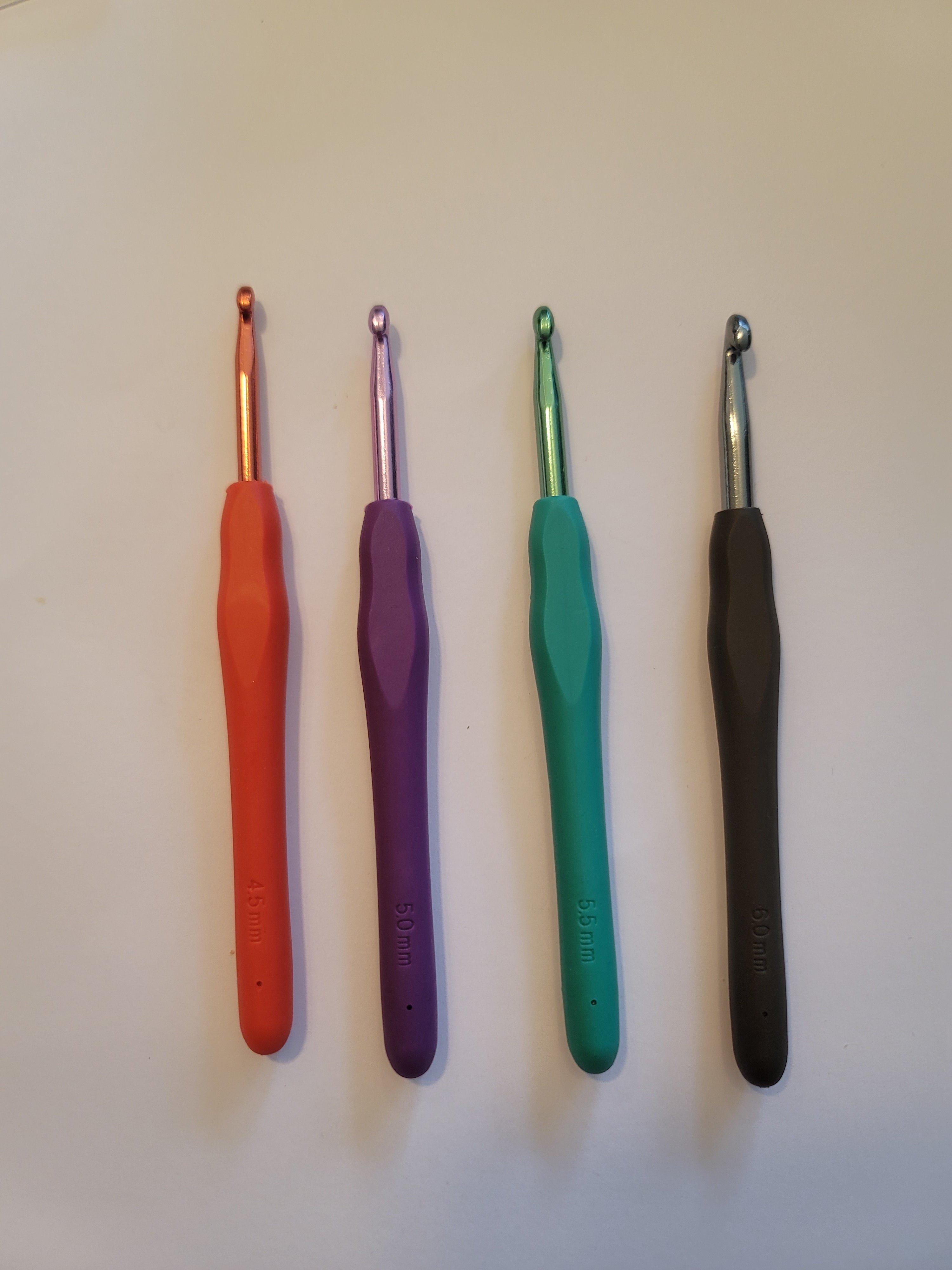 Colored crochet hook set